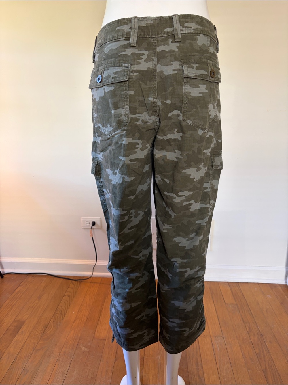 NWT ! Eddie Bauer RIPSTOP Olive Camouflage Cargo Capris 14 - Picture 8 of 10